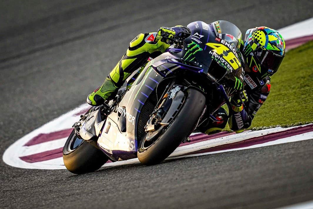 バレンティーノ・ロッシのインスタグラム：「Losail circuit,Qatar MotoGp test,day1 📸 @gigisoldano @falex79」