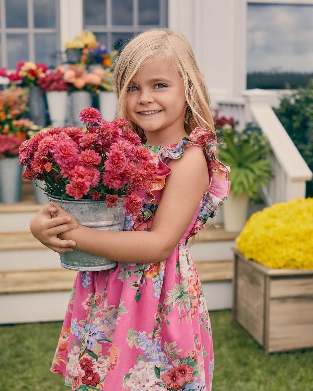 Polo Ralph Laurenさんのインスタグラム写真 - (Polo Ralph LaurenInstagram)「Freshen up your little one's wardrobe with vibrant floral prints and vibrant knits.  Discover more seasonal styles for kids via link in bio.  #PoloRalphLauren #RLKids」2月23日 7時50分 - poloralphlauren