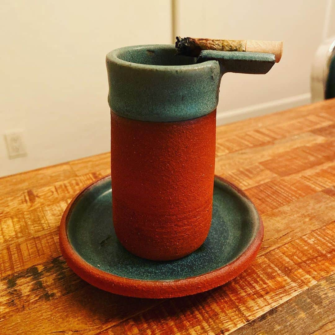 セス・ローゲンさんのインスタグラム写真 - (セス・ローゲンInstagram)「Simple little ashtray with a coaster.」2月23日 8時25分 - sethrogen