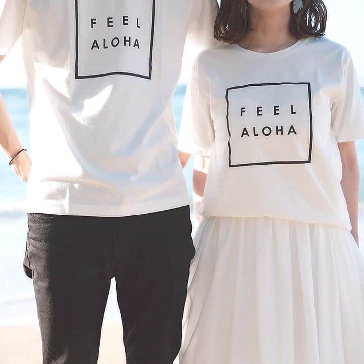 のインスタグラム：「. . ハネムーンに来られていた新婚さんカップルより素敵なお写真をいただきました💕💕 ご来店ありがとうございます☺️✨✨ . これから末長くお幸せに❤️ . #lillyandemma #hawaii #feelaloha #honeymoon #newlyweds #mathingclothes #instagood #photooftheday #love #happy #beach #aloha #ハワイ #新婚さん #新婚旅行 #ハネムーンハワイ #ハワイ好き #ハワイ好きな人と繋がりたい」