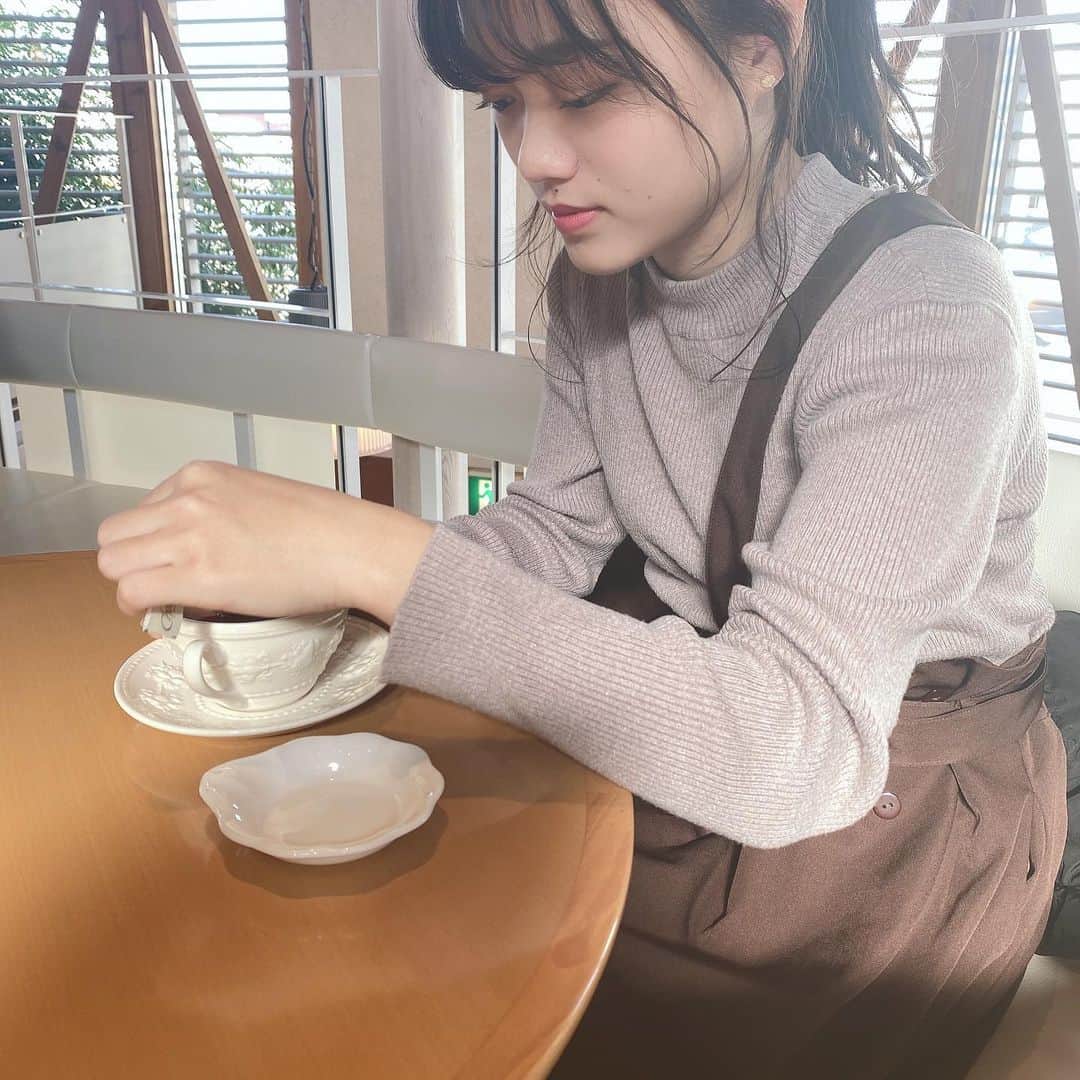 のインスタグラム：「弟の誕生日なので、徳島のケーキ屋さんイルローザでケーキ食べてきました〜  紅茶やコーヒー、ラスクが取り放題で幸せ気分を味わえました☺️☺️ #イルローザ #ケーキ」