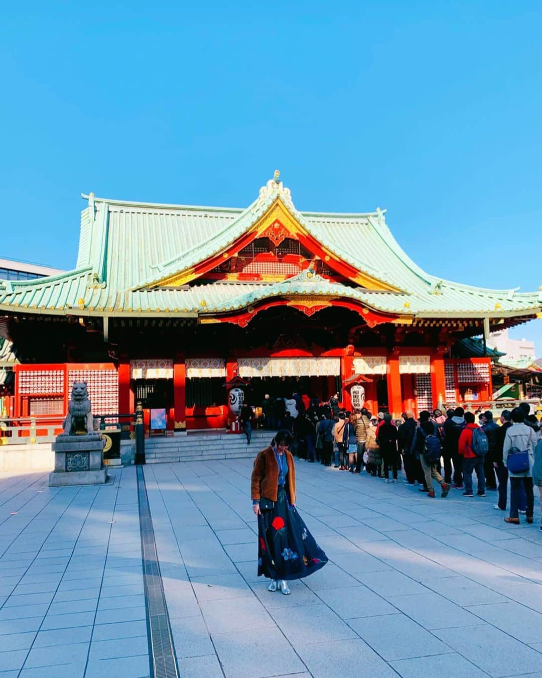 住谷杏奈さんのインスタグラム写真 - (住谷杏奈Instagram)「･ 神田明神へ行って参りました⛩ ･ ･ このスカートは @amerivintage の復刻アイテムで、 大変お世話になっている大好きな @natsuyamaguchi さんのイラストなの☺️ ･ ちょっと御神殿のカラーと リンクコーデ風でニヤニヤ🤤 ･ ･ 甘酒も何年かぶりに飲んだよ🍶 ･ ･ ･ 八木様素敵なアドバイス ありがとうございました☺️ @yuky_520」2月23日 19時21分 - annasumitani