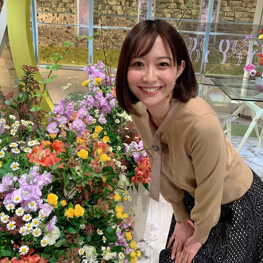 久冨慶子さんのインスタグラム写真 - (久冨慶子Instagram)「・ 今日の衣装は ボウタイのついたニットで 上品な印象でした✨✨ トップスは @beatrice_fsf  スカートは @brahmin_fsf  です💕 3連休の真ん中！ 体調に気を付けてお過ごし下さい🍀 ＊ ＊ #テレビ朝日 #サンデーステーション #久冨慶子 #アナウンサー #衣装」2月23日 19時24分 - keiko0hisatomi