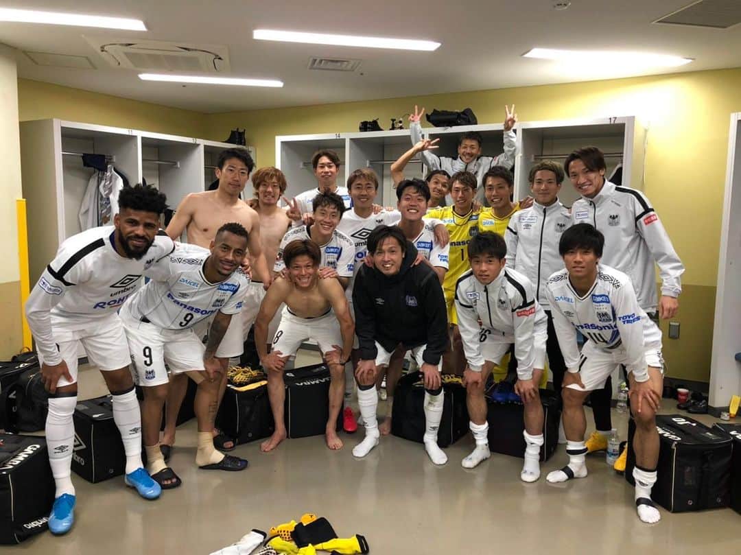 倉田秋のインスタグラム：「2020年開幕戦勝つことができました！沢山の応援ありがとうございました💪 #勝利 #やっとさん631試合すげー」