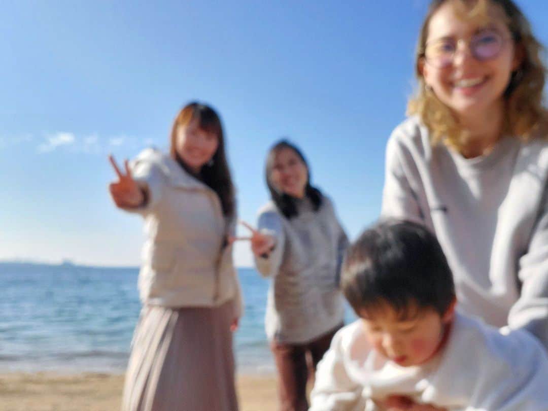 フランク奈緒美ロレインのインスタグラム：「. . プチ旅行🚅✨ このぼやけた写真でみんな笑ってるのが なんか好きなんだよね〜🥰 . . #旅行#プチ旅行」