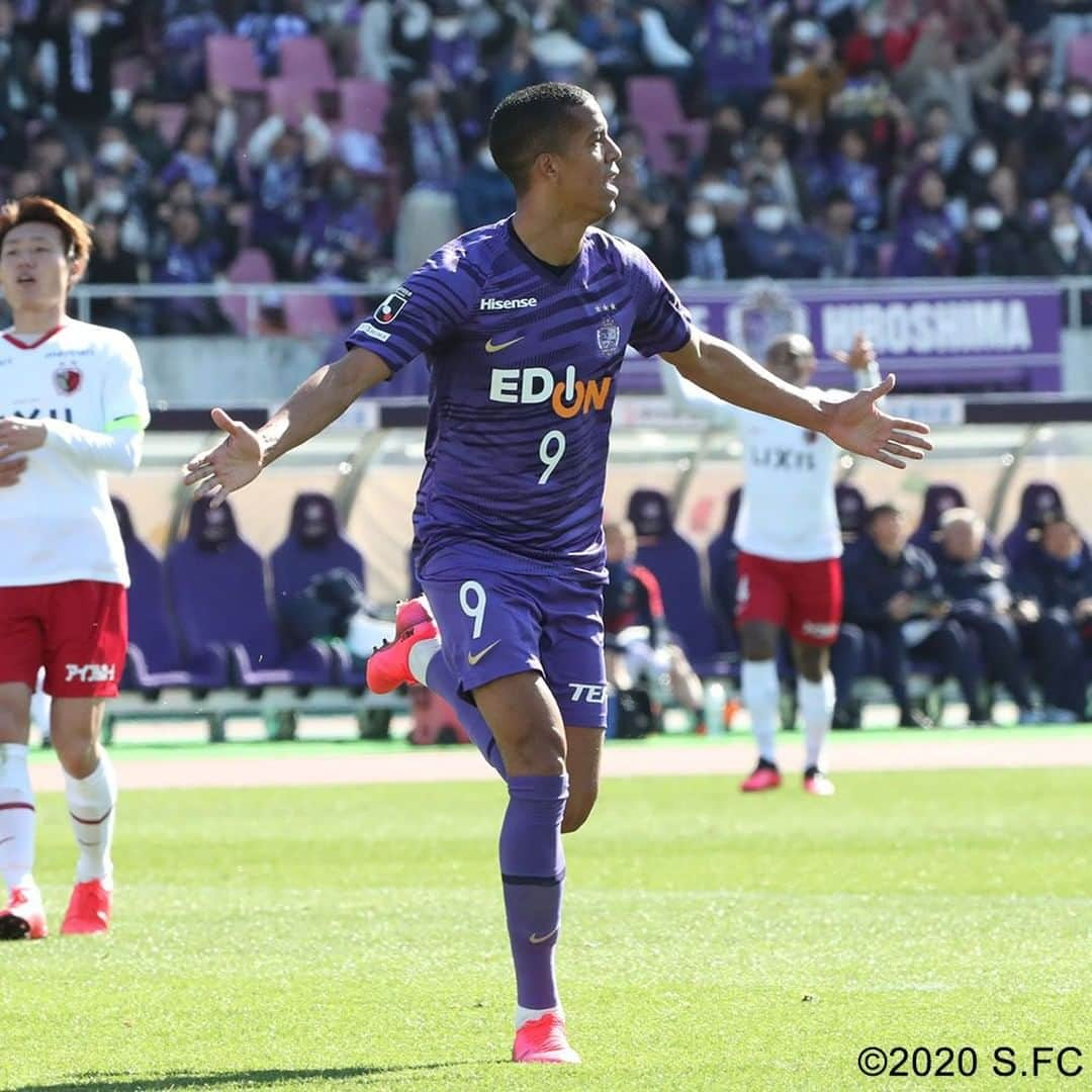 サンフレッチェ広島さんのインスタグラム写真 - (サンフレッチェ広島Instagram)「. ⚽明治安田生命J1リーグ第1節　試合結果⚽ サンフレッチェ広島　3-0　鹿島アントラーズ 前半：2-0 後半：1-0 【得点者】ドウグラス・ヴィエイラ、レアンドロ・ペレイラ、森島司  ホーム開幕戦で快勝😄 たくさんのご声援、ありがとうございました‼️ #ドウグラスヴィエイラ 選手 #レアンドロペレイラ 選手 #森島司 選手 #城福浩 監督 #青山敏弘 選手 #sanfrecce #積攻」2月23日 18時07分 - sanfrecce.official