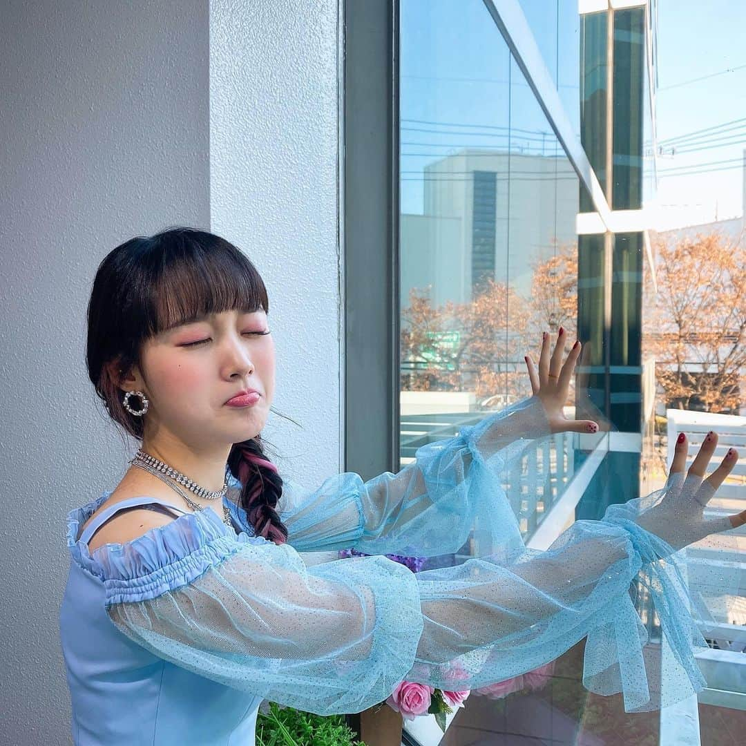 Weki Mekiさんのインスタグラム写真 - (Weki MekiInstagram)「[#윜밐스탭시선] . 키링이 보고싶은 세이T__T💦 벽 잡고 광광😭 . #위키미키 #WekiMeki #세이 #Sei #DAZZLEDAZZLE #대즐대즐」2月23日 18時10分 - weki_meki