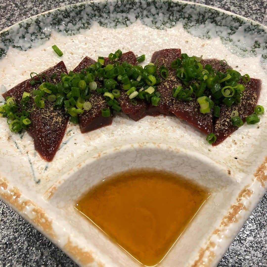 gram住道オペラパーク店さんのインスタグラム写真 - (gram住道オペラパーク店Instagram)「馬肉料理の専門店に行ってきた。 まあまあ高いけど、 何食べても臭みは一切なく めちゃくちゃ美味い。 最初につき出しででてきた、 さいぼしが一番うまかった！ やまろぐ3.75  #馬肉#馬肉専門店#ホース #馬肉料理ホース#馬肉料理#やまろぐ」2月23日 18時18分 - yamarogu_official