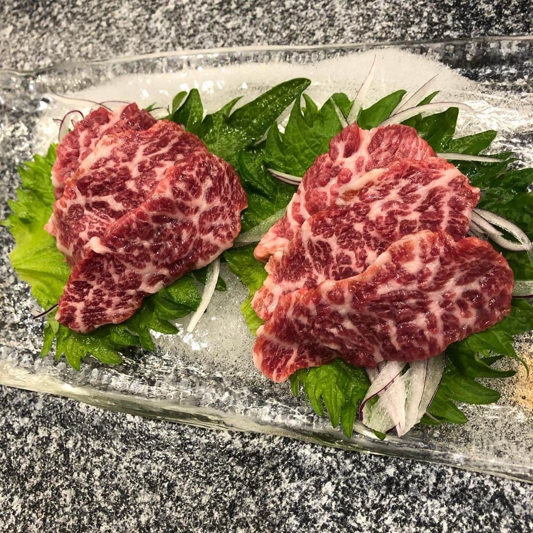 gram住道オペラパーク店さんのインスタグラム写真 - (gram住道オペラパーク店Instagram)「馬肉料理の専門店に行ってきた。 まあまあ高いけど、 何食べても臭みは一切なく めちゃくちゃ美味い。 最初につき出しででてきた、 さいぼしが一番うまかった！ やまろぐ3.75  #馬肉#馬肉専門店#ホース #馬肉料理ホース#馬肉料理#やまろぐ」2月23日 18時18分 - yamarogu_official