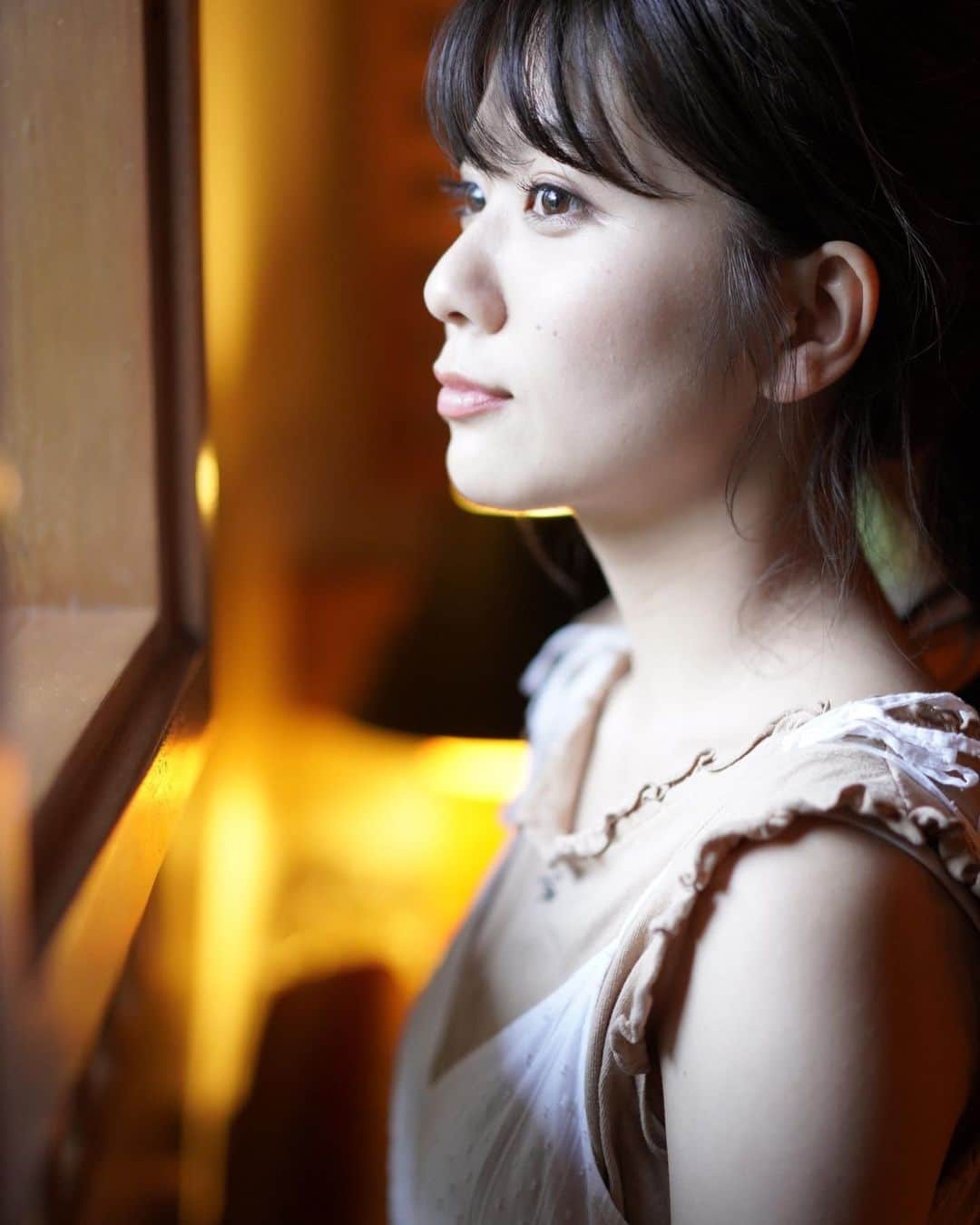 清水麻璃亜のインスタグラム：「横顔シリーズ２🐧」