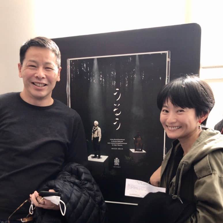 松浦弥太郎さんのインスタグラム写真 - (松浦弥太郎Instagram)「小林賢太郎さんの「うるう」を観劇してきました。映画「場所はいつも旅先だった」の撮影カメラマンである七咲友梨さんも合流。「うるう」は、ただただ素晴らしかった。純粋に、笑い悩み考え思い、すごく泣いた。今はまだこれしか言えない。小林賢太郎さんはカウブックスのリトルプレスフェアにも二年参加していただいた。今回の映画でもお手伝いいただき本当に感謝している。というかまだ信じられない。#松浦弥太郎 #七咲友梨 #小林賢太郎 #うるう #場所はいつも旅先だった」2月23日 18時23分 - yatarom