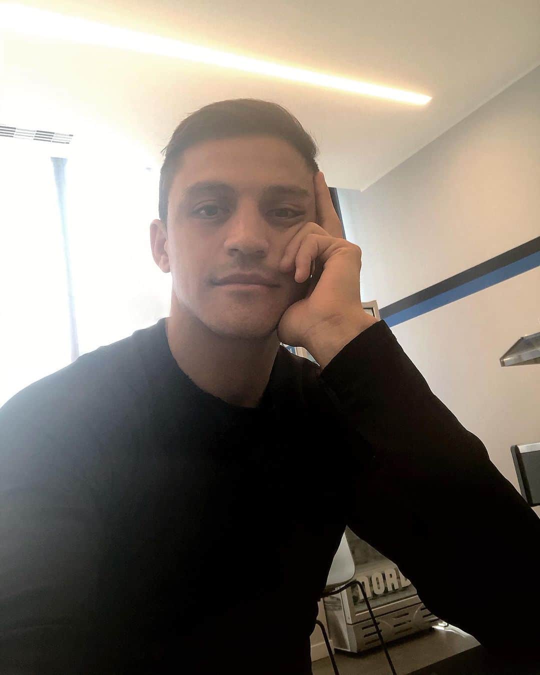 アレクシス・サンチェスのインスタグラム：「Niente partita oggi ⚽️ No Game today ....」