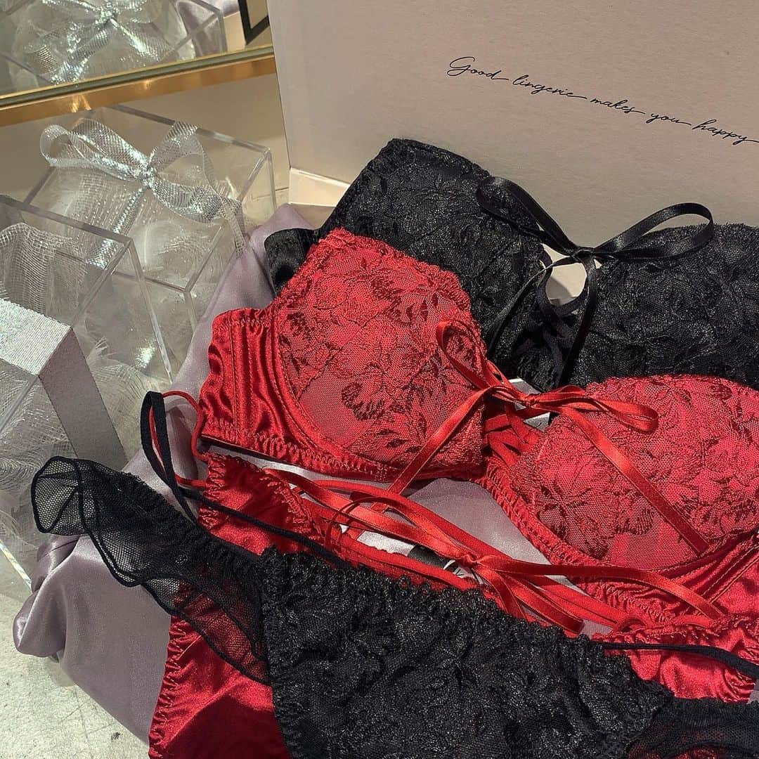 Ravijour札幌4丁目プラザ店のインスタグラム：「人気ホットリフト✨✨ ビタークロス🤣💕 ブログ更新したのでTOPの URLから飛んでください💕  #ravijour #ravijourstaff  #ravijoursappro  #ラヴィジュール」