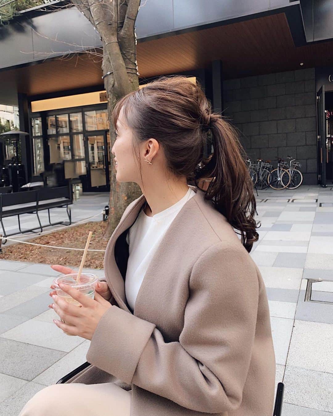 ARISA（和田有沙）さんのインスタグラム写真 - (ARISA（和田有沙）Instagram)「朝から @saito_jyunya さんにカットカラーをして頂きました😊ㅤㅤㅤㅤㅤㅤㅤㅤㅤㅤㅤㅤㅤ 暗すぎず、明るすぎず。 とっても綺麗なカラーに🥺ㅤㅤㅤㅤㅤㅤㅤㅤㅤㅤㅤㅤㅤ  ㅤㅤㅤㅤㅤㅤㅤㅤㅤㅤㅤㅤㅤ @log__chio のシャンプーが最高に気持ち良くて幸せすぎて🥺💓ㅤㅤㅤㅤㅤㅤㅤㅤㅤㅤㅤㅤㅤ 最後は　@logriho1001 に髪の毛可愛くしてもらいました🥺💓ㅤㅤㅤㅤㅤㅤㅤㅤㅤㅤㅤㅤㅤ いつもありがとうございます🥺❤️ㅤㅤㅤㅤㅤㅤㅤㅤㅤㅤㅤㅤㅤ ㅤㅤㅤㅤㅤㅤㅤㅤㅤㅤㅤㅤㅤ ピアスもLeoryです✌︎ ㅤㅤㅤㅤㅤㅤㅤㅤㅤㅤㅤㅤ #ヘアカラー#ヘアアレンジ#ヘアスタイル#haircolor#表参道#arisa_fashion」2月23日 18時38分 - wadaarisa