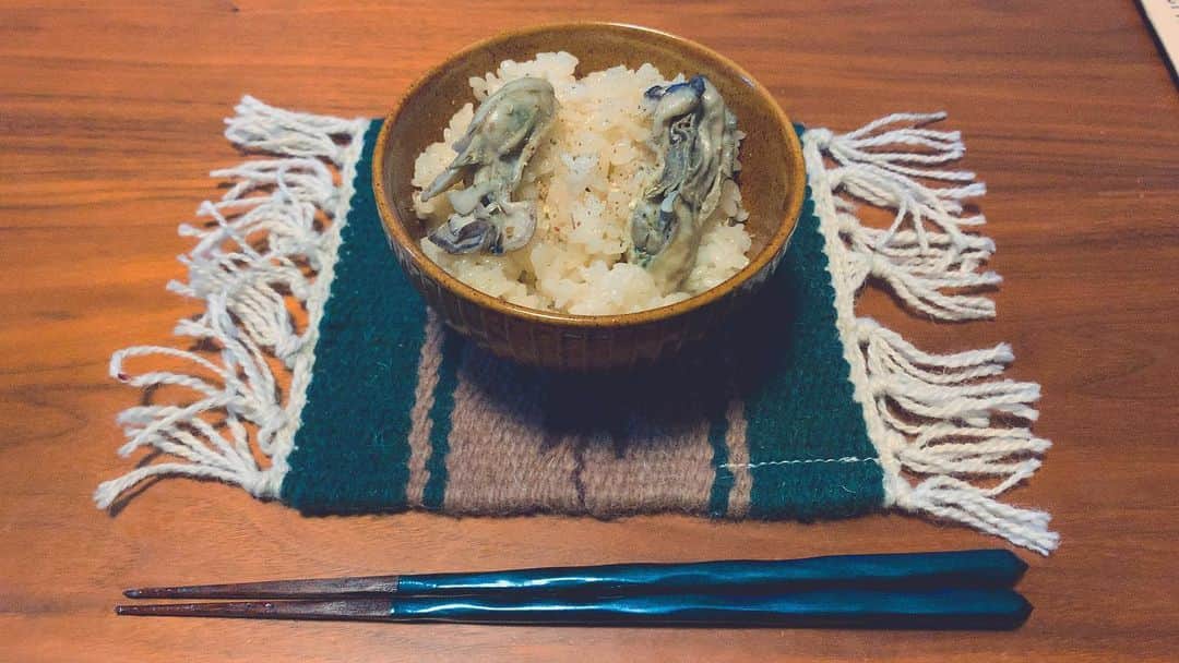 長田成哉のインスタグラム：「残りの牡蠣は炊き込みご飯にしてみました。 山椒軽く振ったら良い感じですな。フハハ！ #個人的な自炊の記録」