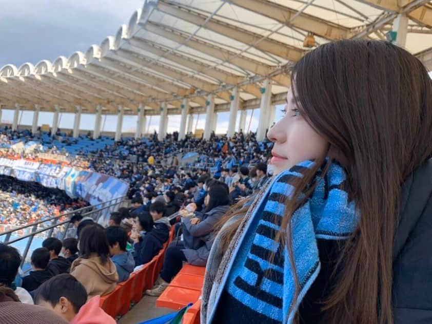 新保里歩さんのインスタグラム写真 - (新保里歩Instagram)「Jリーグ開幕⚽️ 今シーズンもよろしくお願いします🐬  今年は色んなクラブの試合を観戦に行きます👀✨ #川崎フロンターレ #j撮り  #jleague」2月23日 19時00分 - riho_shinbo0714