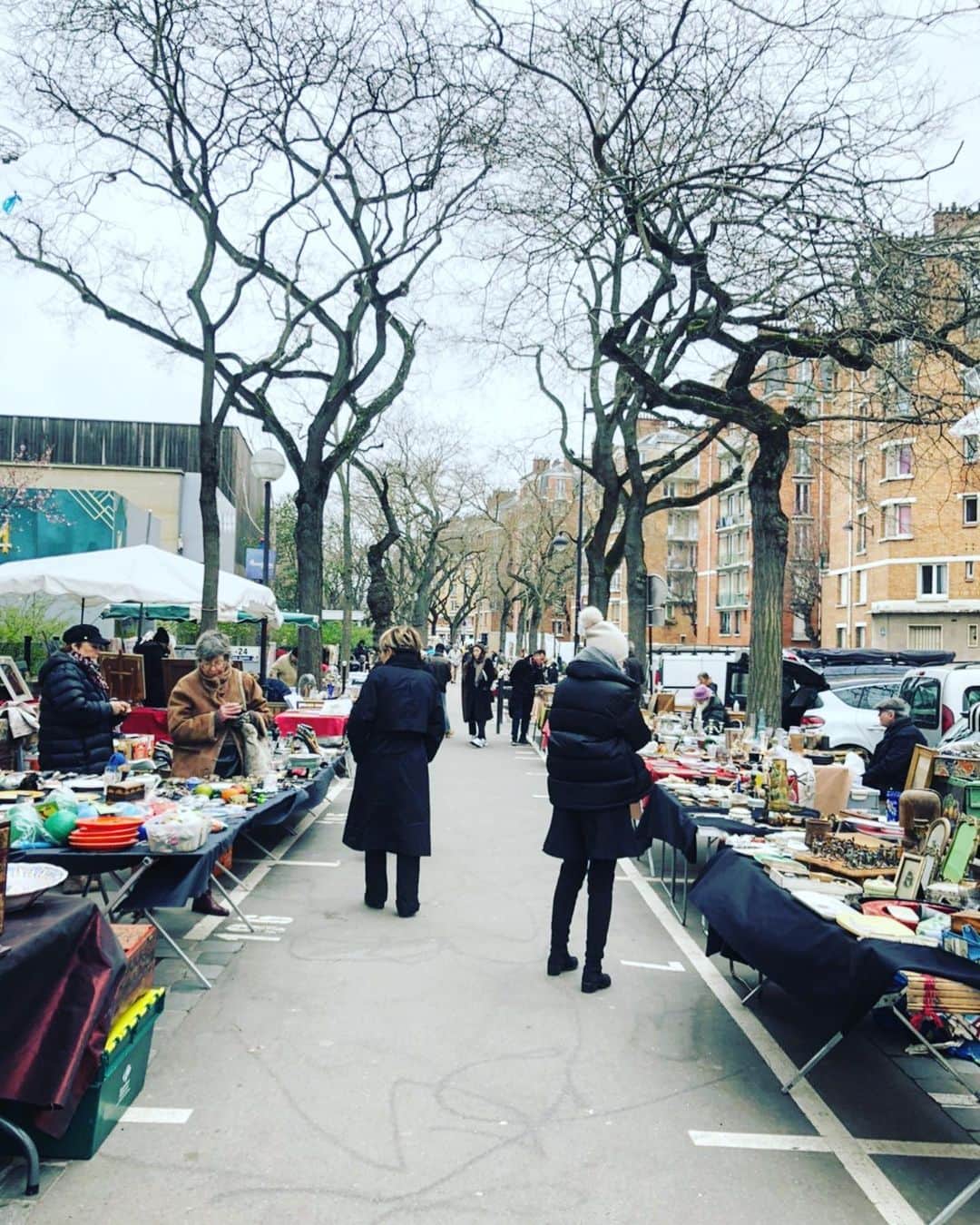 廣瀬規子のインスタグラム：「パリ、寒いです。 ・ 今日はすこし足を伸ばして蚤の市へ。 ・ ・ #paris #パリ #蚤の市」