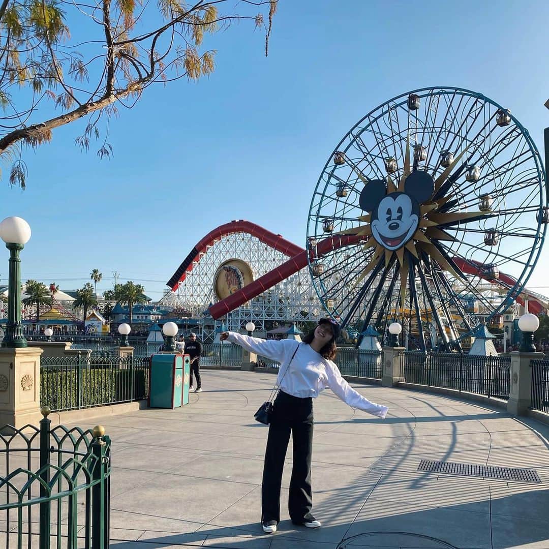 永井理子のインスタグラム：「ミッキーに会えたよ🥰 #disneycaliforniaadventure」
