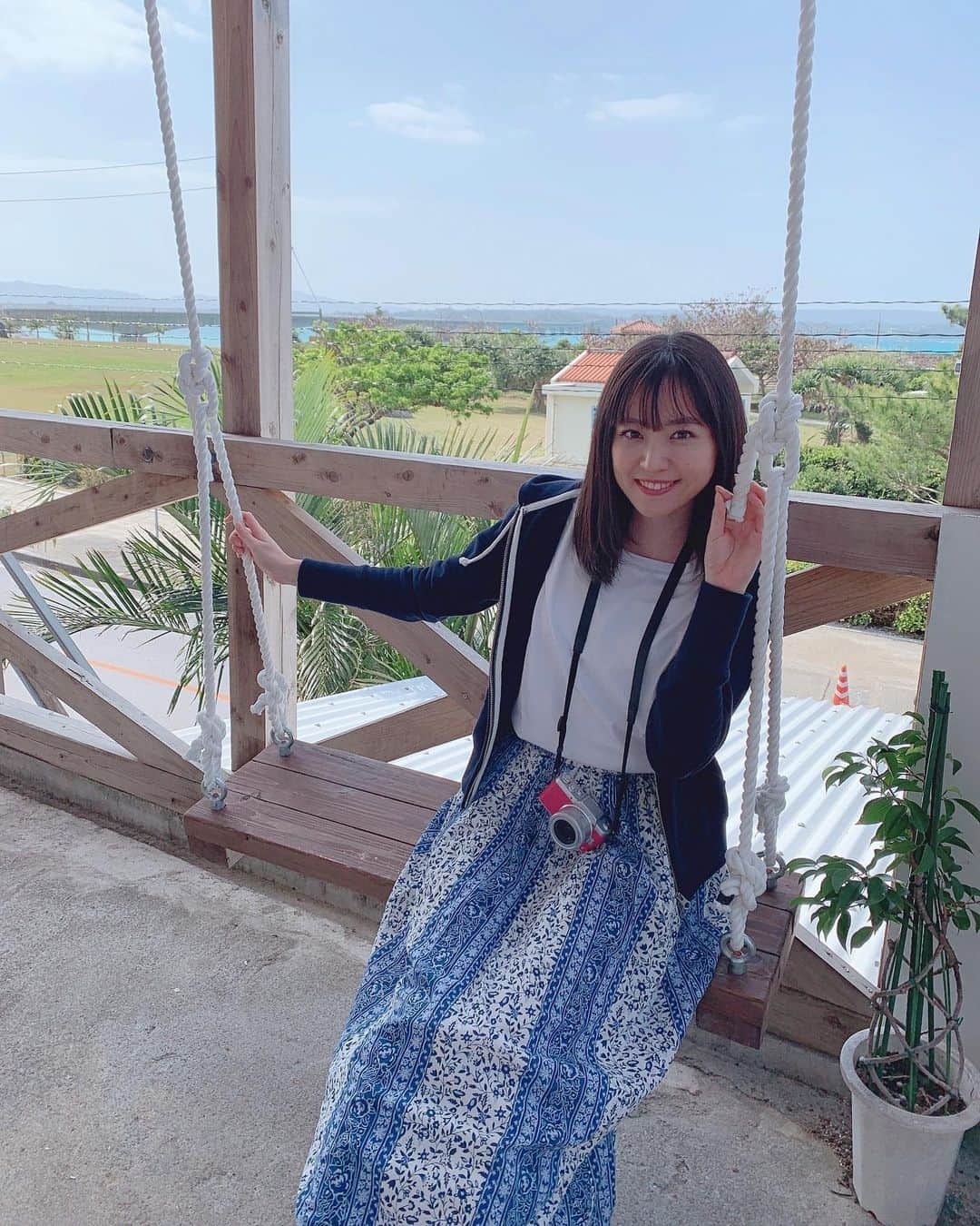船岡咲のインスタグラム：「・﻿ ・﻿ ﻿ ○﻿ ﻿ ﻿ ロケで沖縄に来ました🌺﻿ ﻿ 沖縄はいま冬で、肌寒かったけど﻿ ﻿ やっぱり昼間の海は最高に綺麗で﻿ ﻿ パワーチャージ⭐️ってかんじでした✨﻿ ﻿ ﻿ スタッフさんたちがすごく好きなチームで﻿ ﻿ 最高に楽しかったです。﻿ ﻿ 寝る直前まで笑ってました。﻿ ﻿ ﻿ ﻿ #沖縄 #ロケ #撮影﻿ #最高 #しあわせ #グラビア」