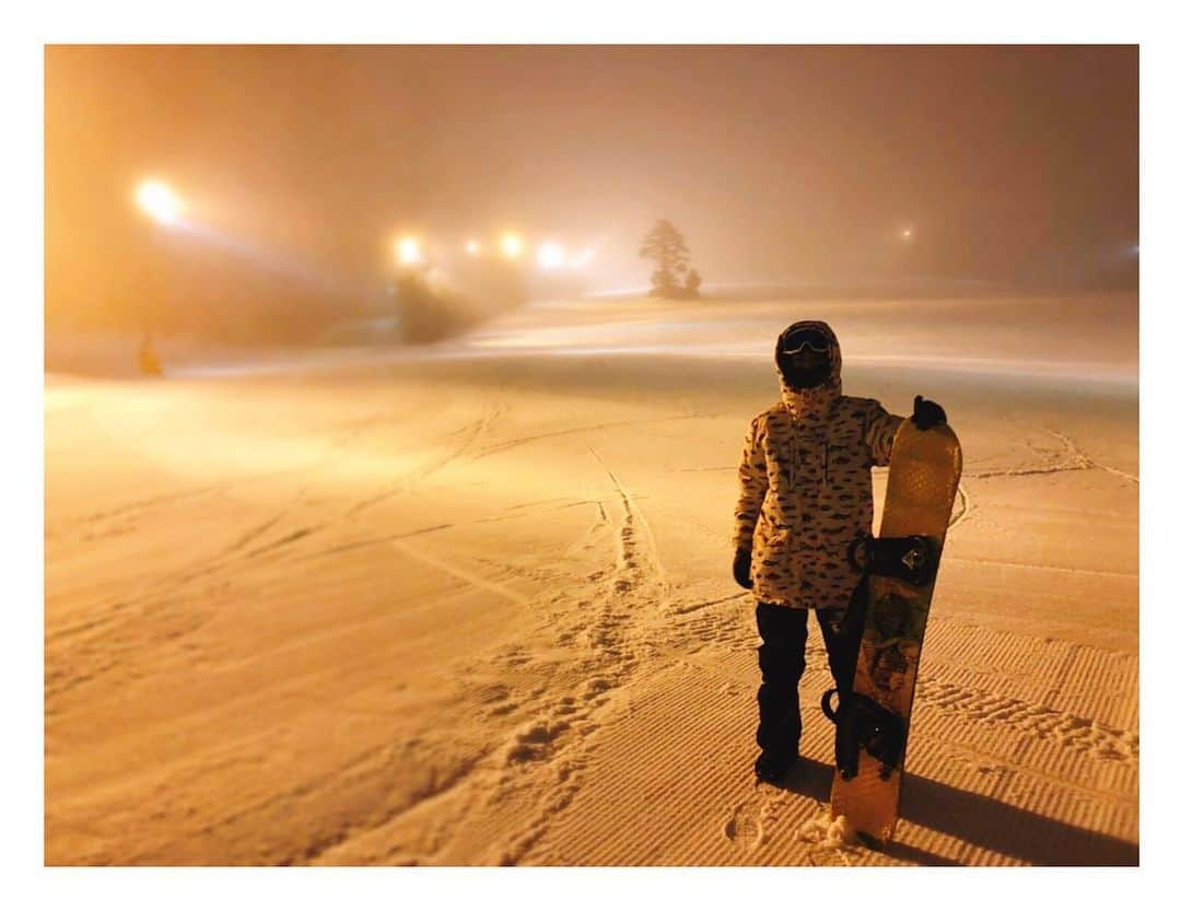 TAKUYAさんのインスタグラム写真 - (TAKUYAInstagram)「長野県でナイター滑って来ました🏂 暗くなってからっていいですね〜☺️ と思いながらくつろぎまくってました🙋‍♂️ 今シーズンは最後のスノボかな🐼 #長野#スノボー#スキー#ウィンタースポーツ#ナイター#一の瀬#スキー場#ゲレンデ #山#雪山#フォト#雪#夜#写真 #Qyoto#bass#takuya」2月23日 19時13分 - takuya_qyoto
