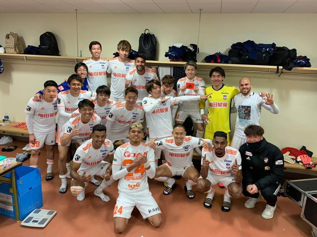 田上大地さんのインスタグラム写真 - (田上大地Instagram)「J2リーグ第1節 vs ザスパ草津群馬 3-0 win 群馬までたくさんの応援ありがとうございました😊 新潟サポーターの迫力すごかったです！ また来週アウェイで、しかも松本山雅の応援も凄いので、また力貸してください👍 たくさんのサポーターがスタジアムに来てくれることを期待してます🔥 #アルビレックス新潟 #albirex #albirexniigata #niigata #j2 #j2league #アイシテルニイガタ」2月23日 19時14分 - t_daichi5