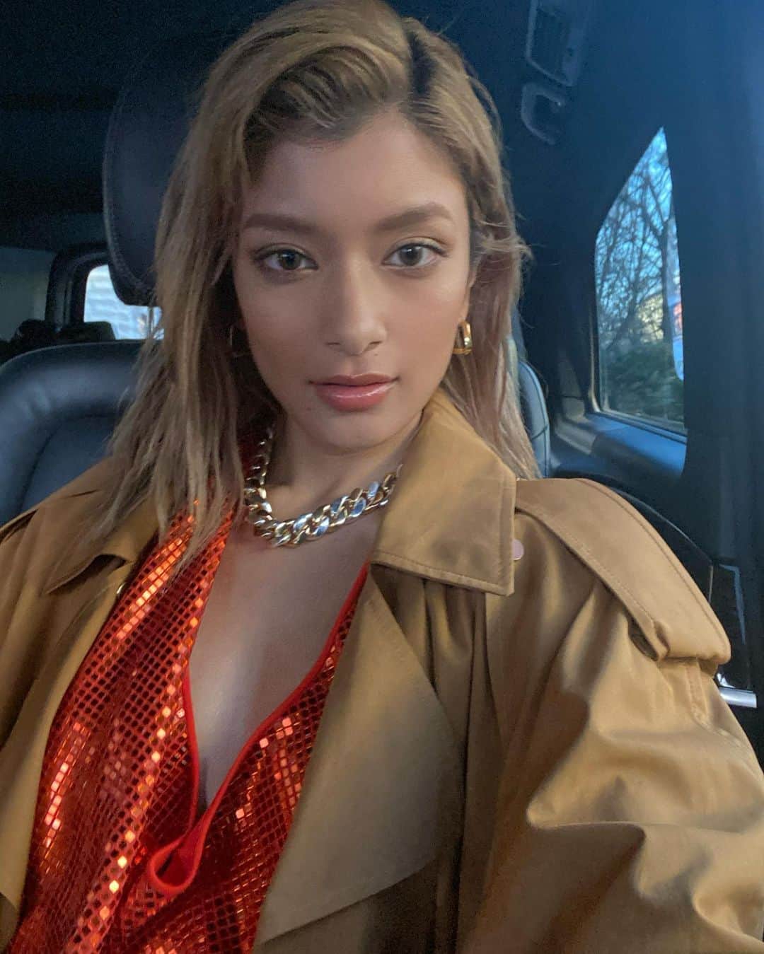 ローラさんのインスタグラム写真 - (ローラInstagram)「It’s been a while since I’ve really fell in love with a brand...and that brand is Bottega Veneta by Daniel Lee☺️🧡Your design makes a women feel classy and also sexy,, xxx.  ダニエル・リーのつくるボッテガべネタをみたとき、、はじめて心からおようふくに一目惚れをしたの。彼のつくるお洋服は女性を上品にみせてくれるだけではなくセクシーさも隠れていて、ほんとうにすごくすき☺️🧡」2月23日 10時16分 - rolaofficial