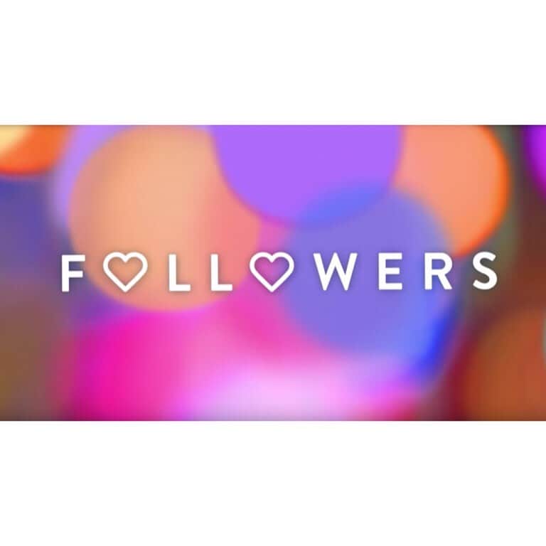 中田絢千のインスタグラム：「2/27より配信のNetflixドラマ『Followers』に出演しています。 夏木マリさん演じる田嶌エリコの部下です。 2枚目、たまの強めのお化粧はテンションあがるね💃🏻 まだ私も未見ですが みつけてください〜〜。 #followersnetflix #netflix #netflixjp」