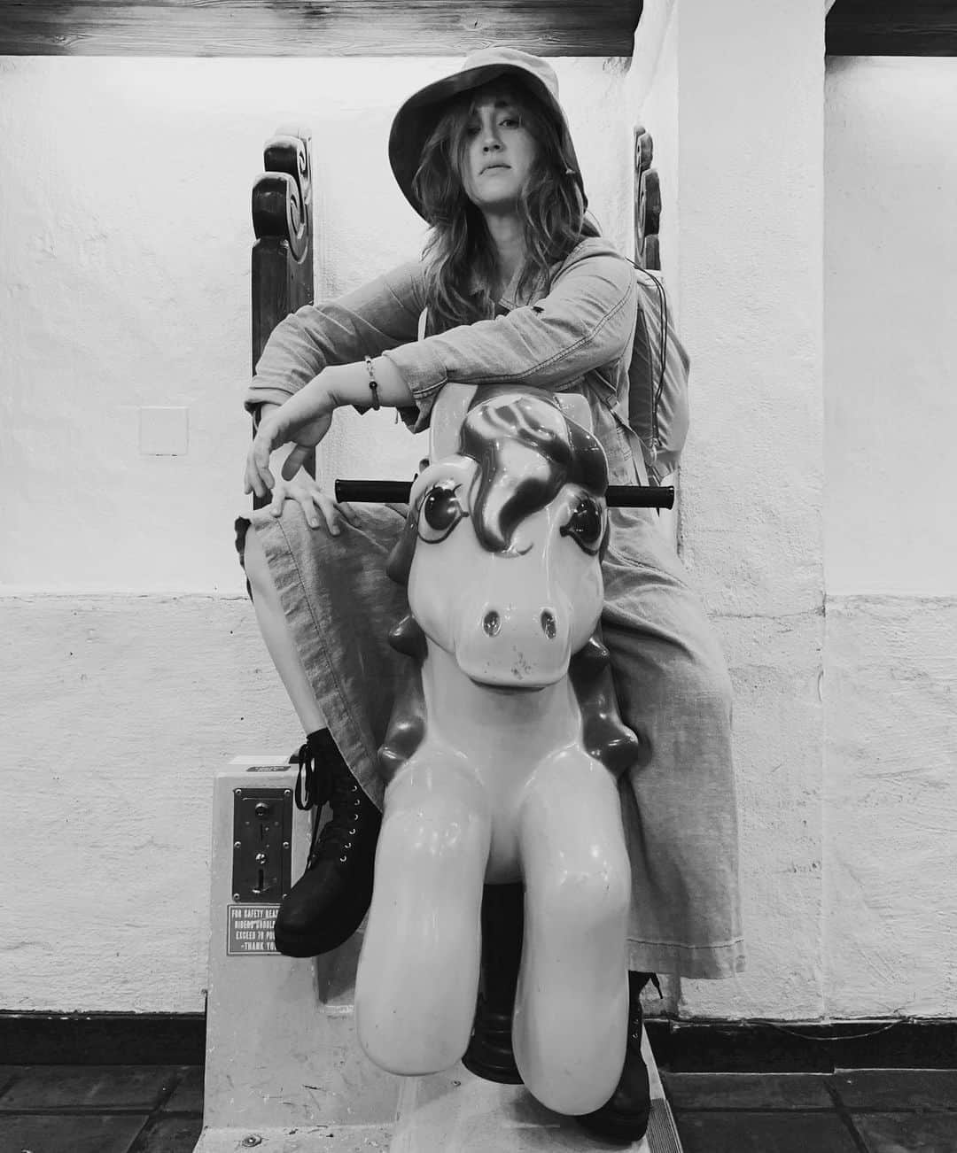 アシュレー・ジョンソンのインスタグラム：「I am Captain Tusktooth 📷 by @laurabaileyvo」