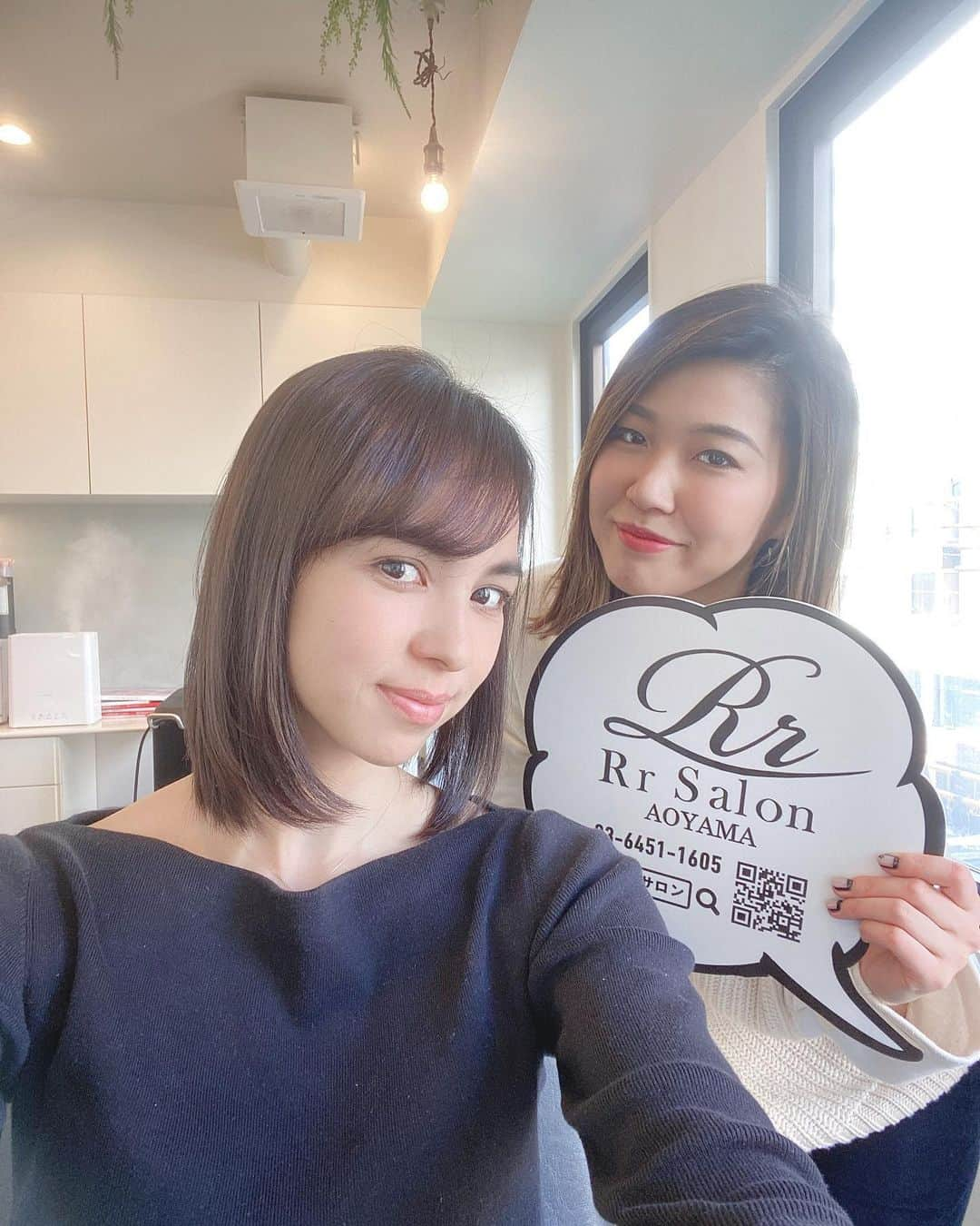 鈴木サチさんのインスタグラム写真 - (鈴木サチInstagram)「RrSalon Aoyama に行って来ました。 やばぁ〜い😳😳😳 産後でパサパサだった髪が復活したー！！ 今は産後で髪の毛が抜け続けていて、新しくはえてきた産毛とで、髪の毛の状態が良くない😞分かってたはいたもののやっぱり凹むよね😞 まだまだ完ぺきに戻った訳ではないけど、少しずつ、戻して行こう！  それにしても一年前にショートにしてからあっという間に髪の毛が伸びたっ！途中で何度も切ったんだけど、今は髪の毛の状態が良くなくてしばらくは短くできないから、長いのを楽しもぉー😚😚 それにしてもビフォーがやばいっ😂😂😂 #mama #mother #model #kids #baby #rrsalon #aoyama #tokyo #japan」2月23日 11時11分 - sachi_suzuki