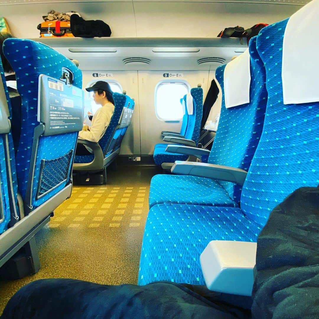 鴨志田由貴のインスタグラム：「今京都に向かってますが、新幹線空いてます。」