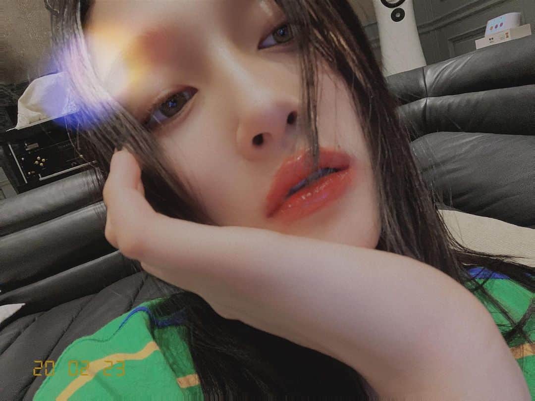 クアン・シャオトン（Guan Xiaotong）のインスタグラム：「Wow .....so？！ 😶😶😶😶😶」