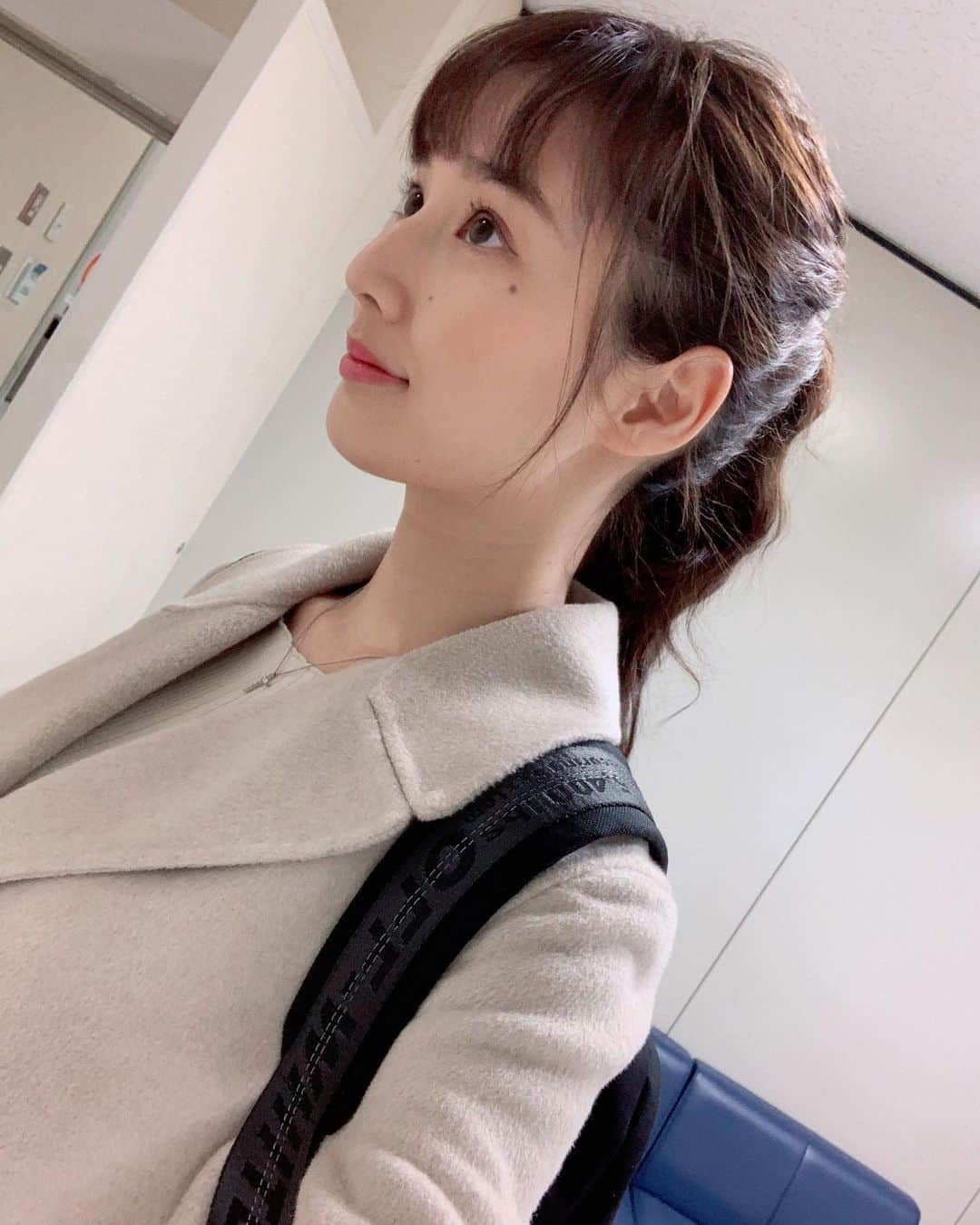 高嶋香帆のインスタグラム：「行ってきます👸 三連休嬉しいね☺️ お仕事柄あんまり関係ないけど、気分的に嬉しいよね☺️ . ほな！」