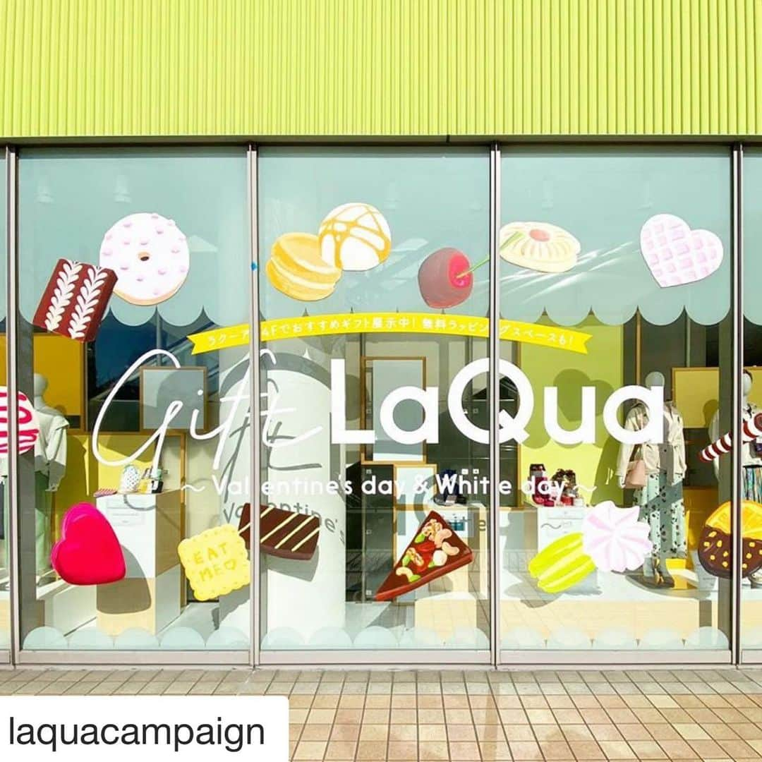 山川春奈のインスタグラム：「去年の秋から担当してもう3回目になった　@laquacampaign のメインビジュアル、バレンタイン＆ホワイトデー版が更新されました😊👏 館全体の至る場所にイラストが散りばめられていてとても嬉しいお仕事です。  特に什器に印刷してあるのは新鮮で良いなぁと思いました✨ そろそろスパに行きたいなぁ  そして只今、次のspringバージョンを作成しています☺️ 次のビジュアルが公開する頃までに、コロナウイルスやインフルエンザがおさまっていますように...🙇‍♀️ #ラクーア　#メインビジュアル　#mywork #illustration」