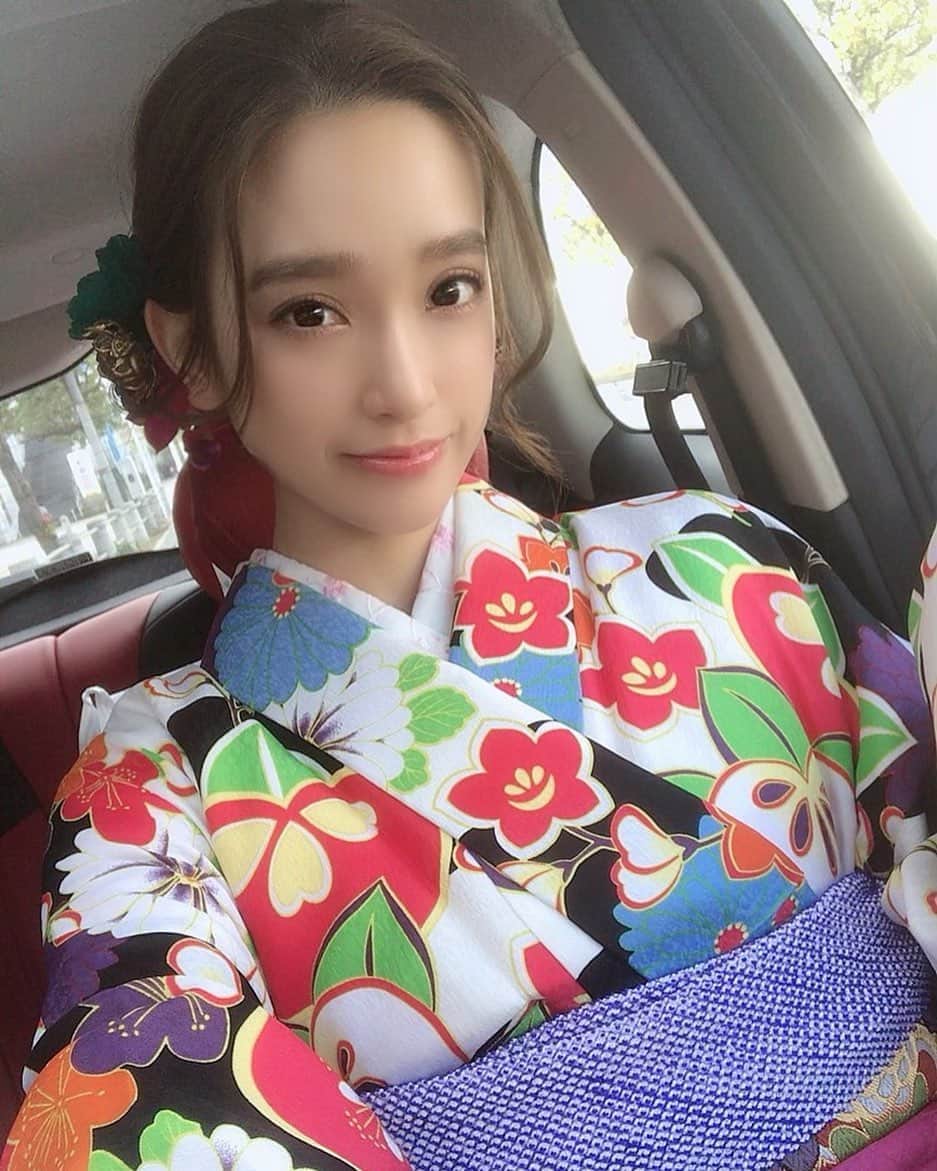 のインスタグラム：「今年初晴れ着👘💙💚 #shooting #girl #me #selfie #selca #晴れ着」