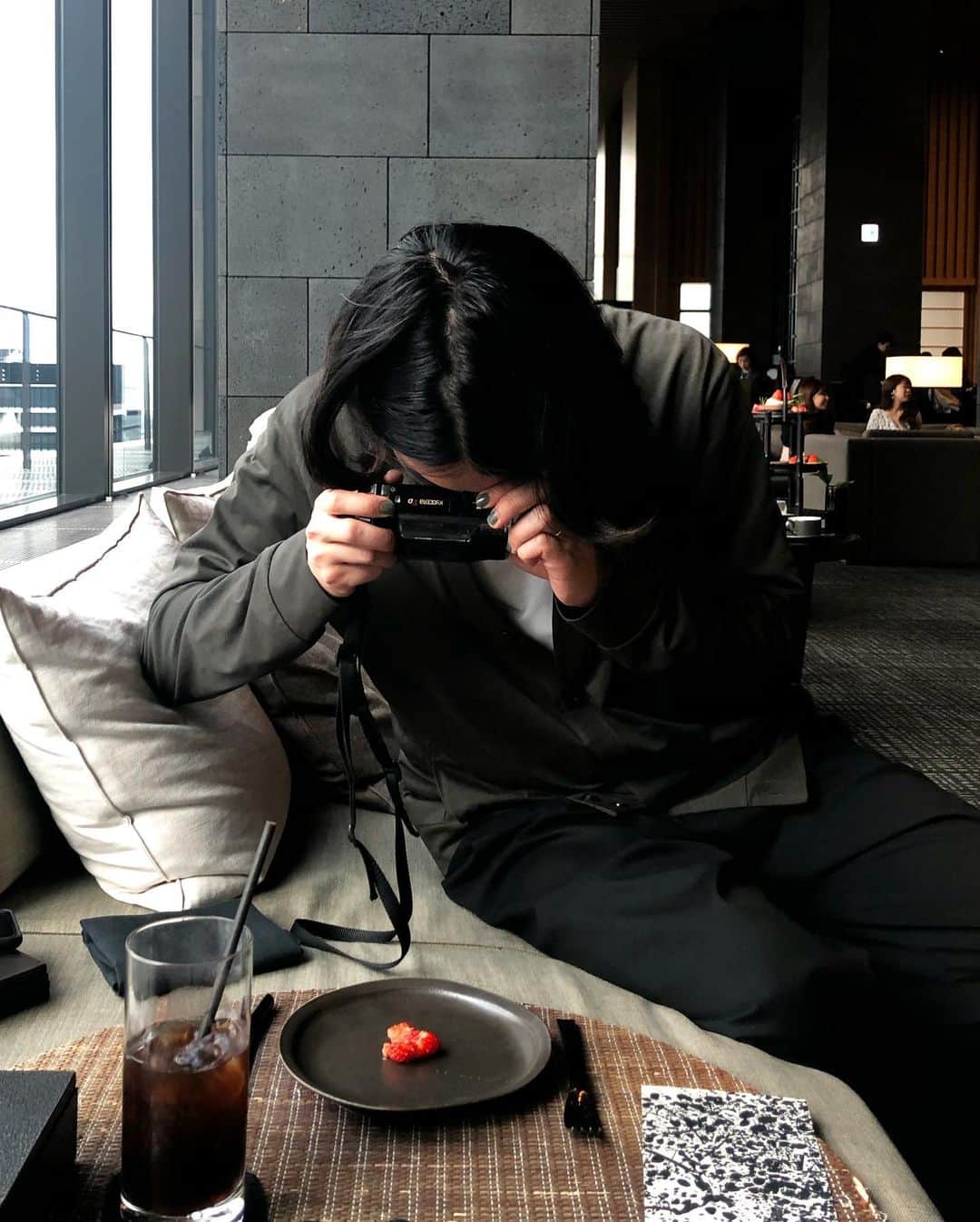 石井リナさんのインスタグラム写真 - (石井リナInstagram)「AMANのアフタヌーンティーいってきた☺️🍓🍓🍓この苺全部食べれるんですか！と質問し（2枚目上段）熱心に写真をとる旦那さん（4枚目）☺️」2月23日 12時06分 - rina_ishii_99