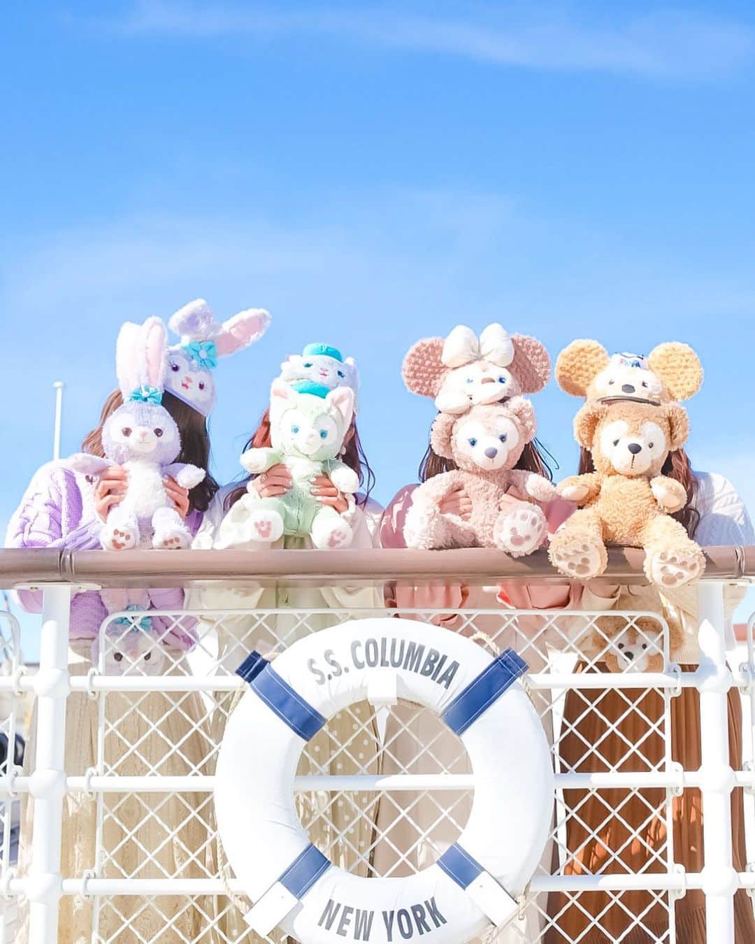 のインスタグラム：「ㅤ ㅤ ぽんクッキーと合流する前に 撮ったお気に入り写真🧸🚢 𓂅𓂅 𓈒𓏸 ㅤ ㅤ ㅤ ㅤ ㅤ ㅤㅤ ㅤㅤ #あやかなめぐやぎぽん ㅤ #kana_disney #kana_disneybound ㅤㅤㅤㅤ ㅤ ㅤㅤㅤ ㅤㅤㅤㅤㅤㅤㅤㅤㅤㅤㅤㅤㅤ #東京ディズニーシー #ディズニーシー #東京ディズニーリゾート #ssコロンビア号 #ダッフィー #シェリーメイ #ジェラトー二 #ステラルー #ダッフィーフレンズ #イヤーハット #イヤハ #ディズニーコーデ #ディズニーバウンド #ステラルーバウンド #tokyodisneysea #tds #tokyodisneyresort #tdr #duffy #shelliemay #gelatoni #stellalou #duffyfriends #disneybound #stellaloubound」