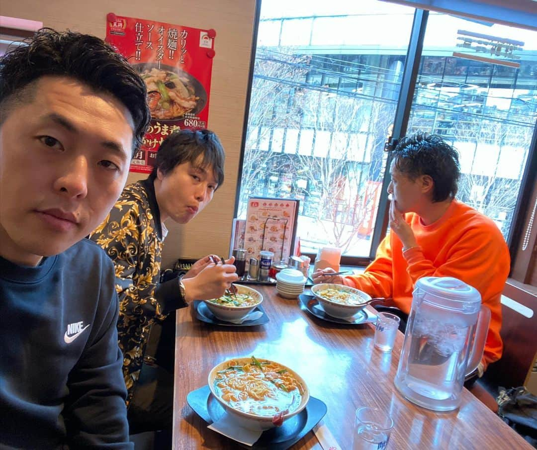 ゆうへいさんのインスタグラム写真 - (ゆうへいInstagram)「午前中から同期3人で同じ物食べたよ〜(^^) #見取り図 #吉田たち #漫才」2月23日 12時35分 - tachianija