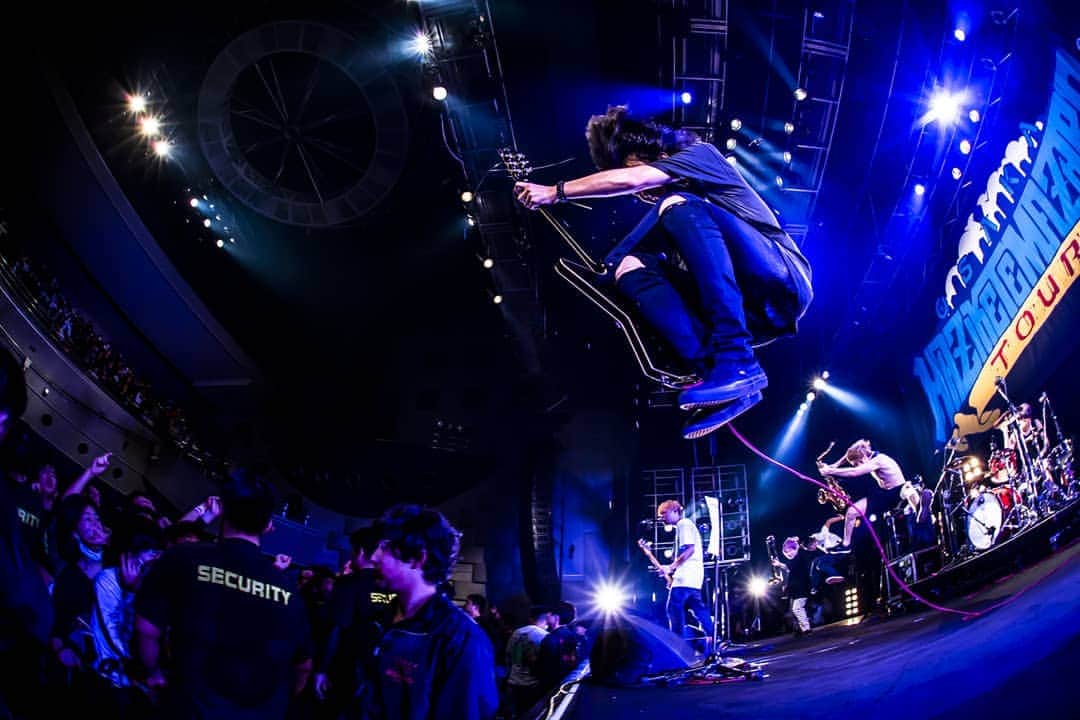 HEY-SMITHのインスタグラム：「2/22(土) なんばHatch “HAZIKETEMAZARE TOUR 2020” photo by @hayachinphoto  ハジマザツアー2020、無事終了しました！ ありがとうございました！ 夏の野外もお楽しみに！！！」
