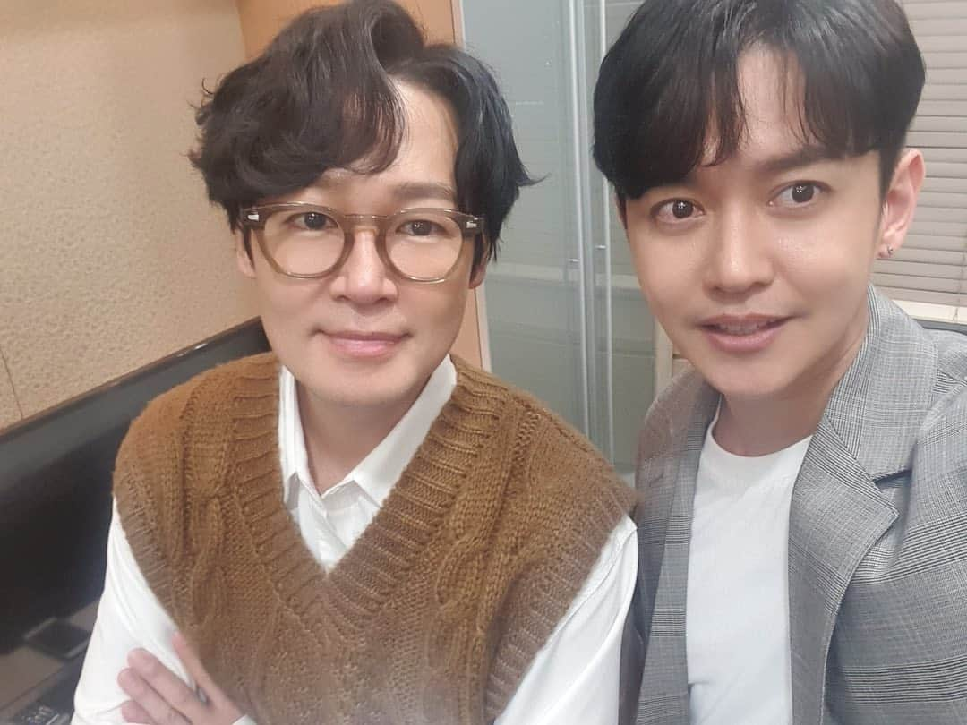 C-JeS エンタテイメントさんのインスタグラム写真 - (C-JeS エンタテイメントInstagram)「노을의 #이상곤 x #강균성 복면가왕🙈 패널로 출연✔️ . 훈훈한 비주얼에 빛나는 추리력까지🤗 오후 6시 20분 본방사수 필수〰️🙆🏻‍♀️ . #노을 #MBC #복면가왕」2月23日 12時52分 - cjes.tagram