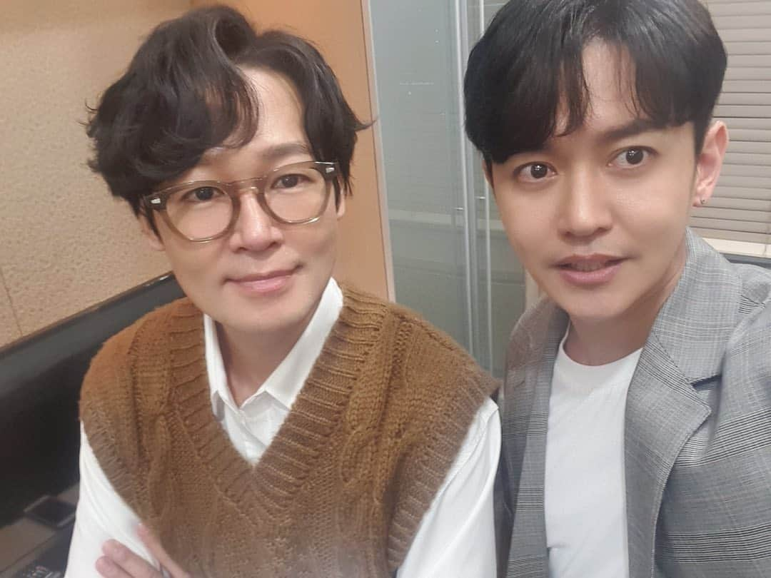 C-JeS エンタテイメントさんのインスタグラム写真 - (C-JeS エンタテイメントInstagram)「노을의 #이상곤 x #강균성 복면가왕🙈 패널로 출연✔️ . 훈훈한 비주얼에 빛나는 추리력까지🤗 오후 6시 20분 본방사수 필수〰️🙆🏻‍♀️ . #노을 #MBC #복면가왕」2月23日 12時52分 - cjes.tagram