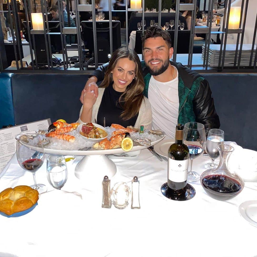エリック・ホズマーのインスタグラム：「Date night in the desert 🌵」