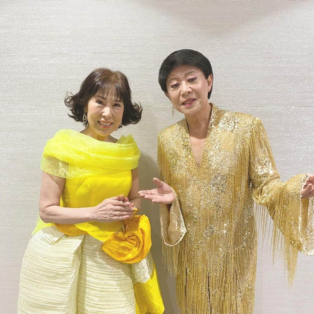 美川憲一さんのインスタグラム写真 - (美川憲一Instagram)「いつかの収録の時の写真よ  放送日はまたお知らせするわね  素敵な日曜日をすごすのよ  #衣装はこれくらい派手じゃないと#中村美津子#原田悠里#今陽子 #ザヴァイパー#美川憲一」2月23日 12時57分 - kenichimikawa_official