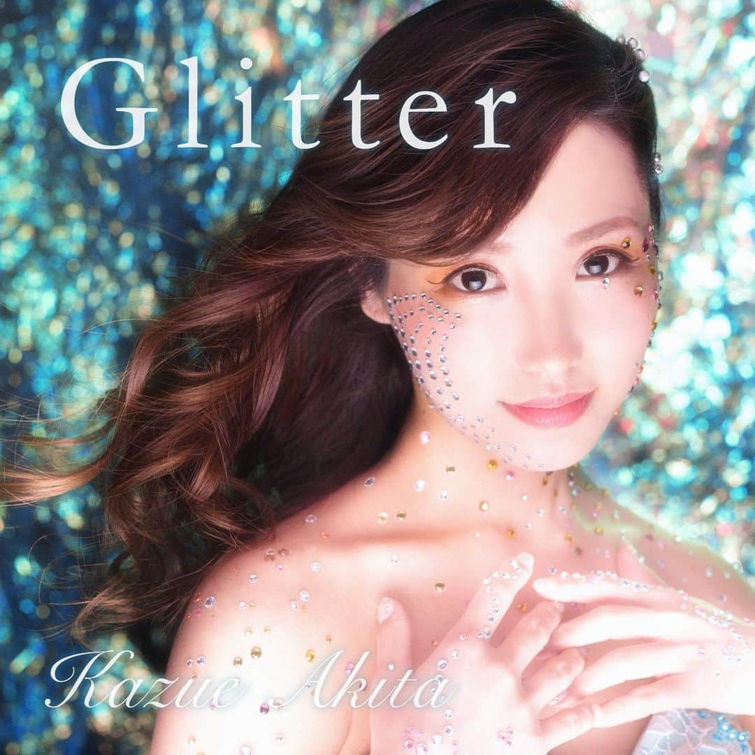 穐田和恵さんのインスタグラム写真 - (穐田和恵Instagram)「穐田和恵 4th Single 「Glitter」 本日！2/23 全世界配信リリース！！ ． ． 作詞：穐田和恵 作曲：83 Photographer： ぷーやん Hair&make：谷脇有香 ． 実は昔から誕生日発売をやってみたくて実現しました🎼 ． ． Apple Music・Amazon・レコチョク・オリコン・Spotify・LINE MUSIC・TikTok・music.jp・AWA・YouTube Music・Google Play Music…and more. 各主要サイトにて。 是非ダウンロードして聴いてみて下さいね❤︎ ． ． 爽快なアッパーチューン。 この曲を聴く瞬間やLiveの時間は嫌な事やストレスを忘れて煌めく瞬間をお届け出来ればいいなという想いを込めて書きました。 デビューしてからファンの人と繋いでくれたAKB劇場での公演、Live、コンサート。 歌う場所があったから皆と今も繋がれてて会えてパワーもらって、日々成長出来て…これからもそんなGlitterな日々が続きます様に。 ． ． 前から楽曲提供の制作でご一緒してた83さん。素晴らしい曲を作る方でずっと良い曲だなぁと思っていたので今回書いて頂けて嬉しかったです！ ． ． カメラマンのぷーやんさんは去年作品に一目惚れをして絶対撮って欲しいと決めてました！ ヘアメイクの有香さんは世界をフィールドにして戦っている方でセンスが素晴らしい！ 最強タッグ。 ご一緒出来て幸せでした❤︎ ． ． ． #穐田和恵 #Glitter」2月23日 13時10分 - kazue.akita