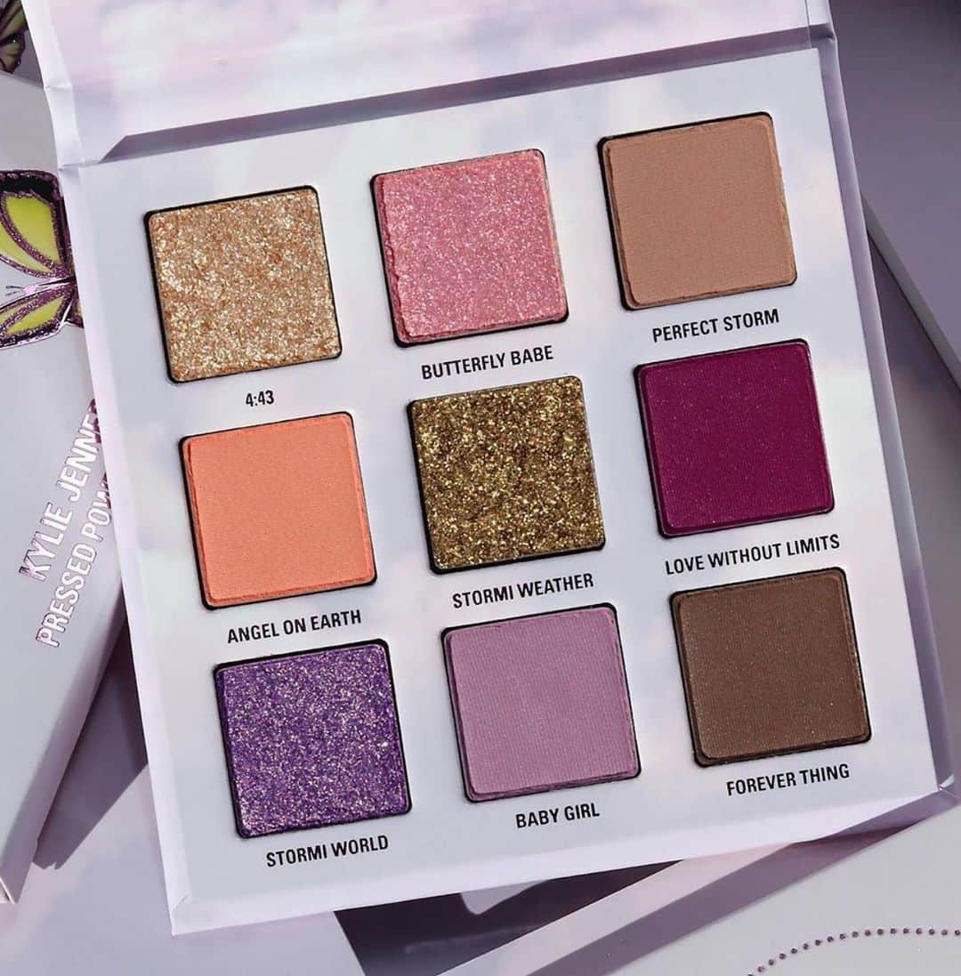 Kylie Cosmeticsさんのインスタグラム写真 - (Kylie CosmeticsInstagram)「which shade catches your eye first? ✨💜 #stormicollection mini palette is back in stock now 🥰 pic by @pink4passions 🦋 kyliecosmetics.com」2月23日 13時05分 - kyliecosmetics