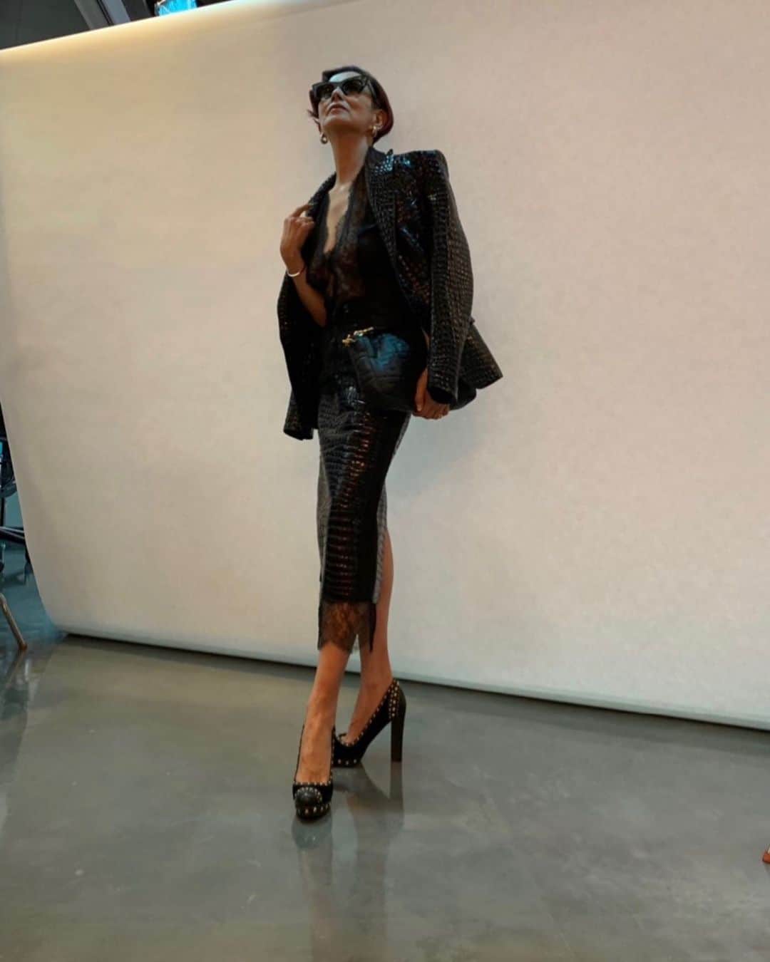 夏木マリさんのインスタグラム写真 夏木マリinstagram いよいよ 今週スタート この衣装は エリコさん ある決心のシーンで着るジャケット なんか スタイルよく見える キャ Followersnetflix ネトフリ Netflixjp 2月27日配信 蜷川実花 Drama 中谷美紀