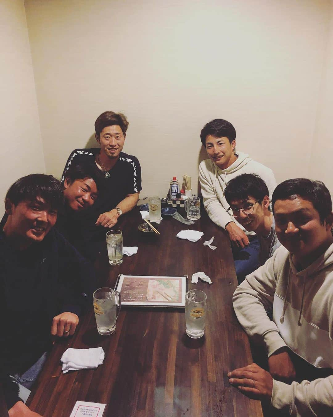 佐野泰雄のインスタグラム：「同級生会　in 高知  昨日同級生会が開催されました！ 新しいメンバーに新通訳の久住。  皆で熱く語り合いました。 今年１年頑張ります！  #ゲン #トノ #ワッキー #コービー #クスミン #ヤスオ #今回来れなかったけどギャレット  #最高の仲間 #埼玉西武ライオンズ」