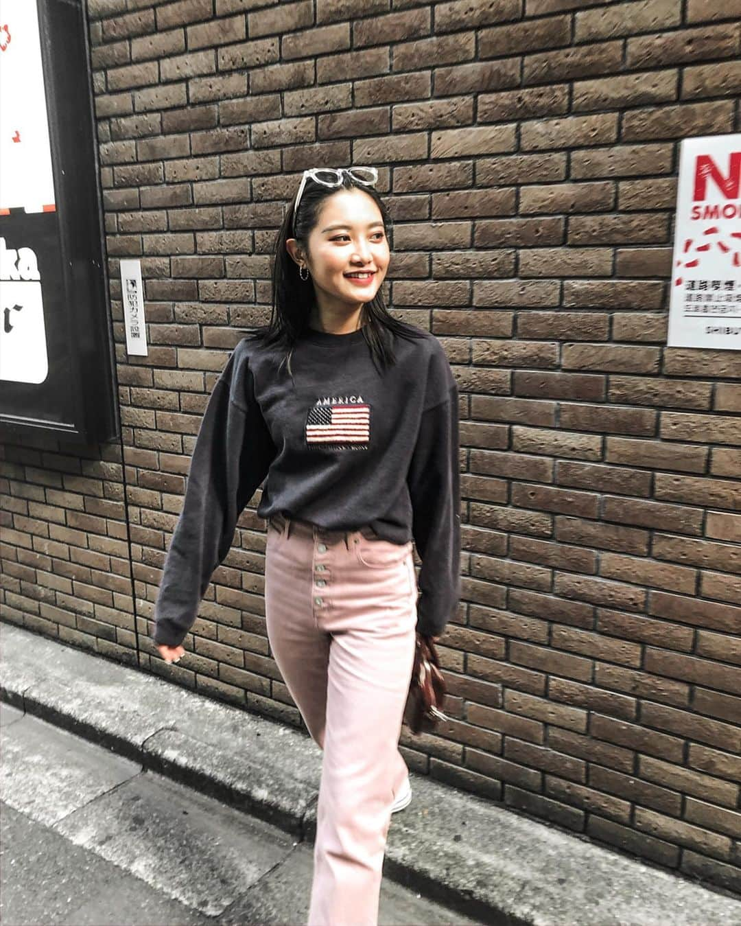 阿部紫夕那さんのインスタグラム写真 - (阿部紫夕那Instagram)「【 #しゅなっぷ 】 . outer _ @sly_official  tops _ 古着 pants _ @moussyofficial  shoes _ @converse_jp  bag _ @u_dresser  glasses _ @gallerie_com . . #服 #私服 #ファッション #コーデ #コーディネート #coordinate #fashion #ootd #outfit #code #春服 #春コーデ #冬コーデ #冬服」2月23日 19時29分 - shunatan317