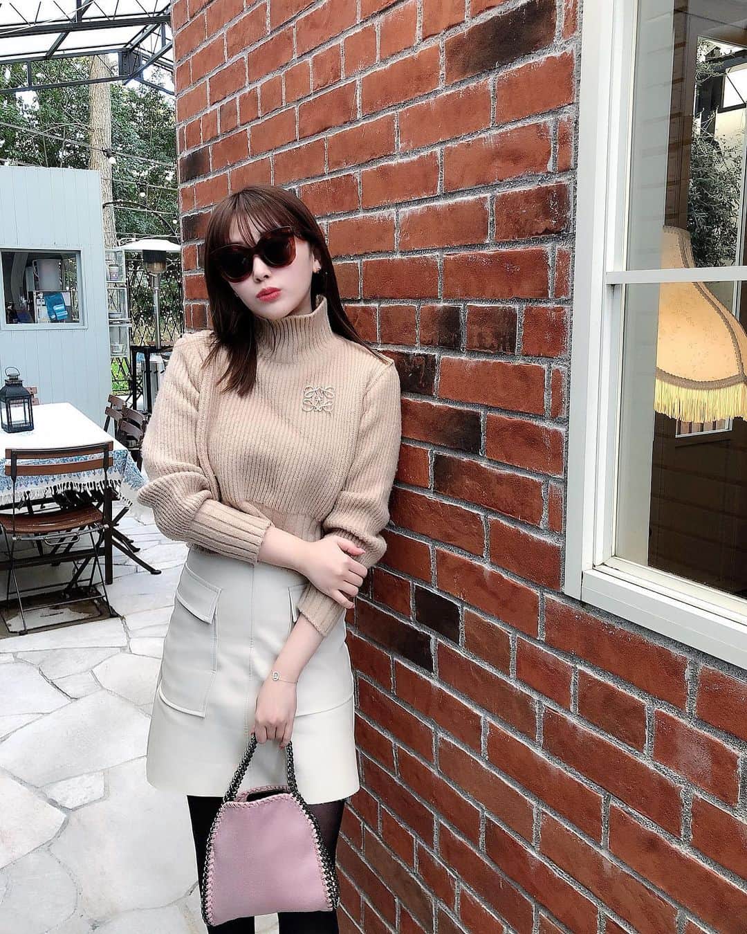 藤川沙弥のインスタグラム：「𓂃𓈒𓏸﻿ ﻿ この間のcoordinate☑︎﻿ 日差しが強くて﻿ 久しぶりに🕶というitemを着けた。👀﻿ 全身　@lilas_jp でgetしたよ😙﻿ このニット丈感が絶妙で﻿ 何でも合わせやすいんです🥺💮﻿ ﻿ ﻿ ﻿」