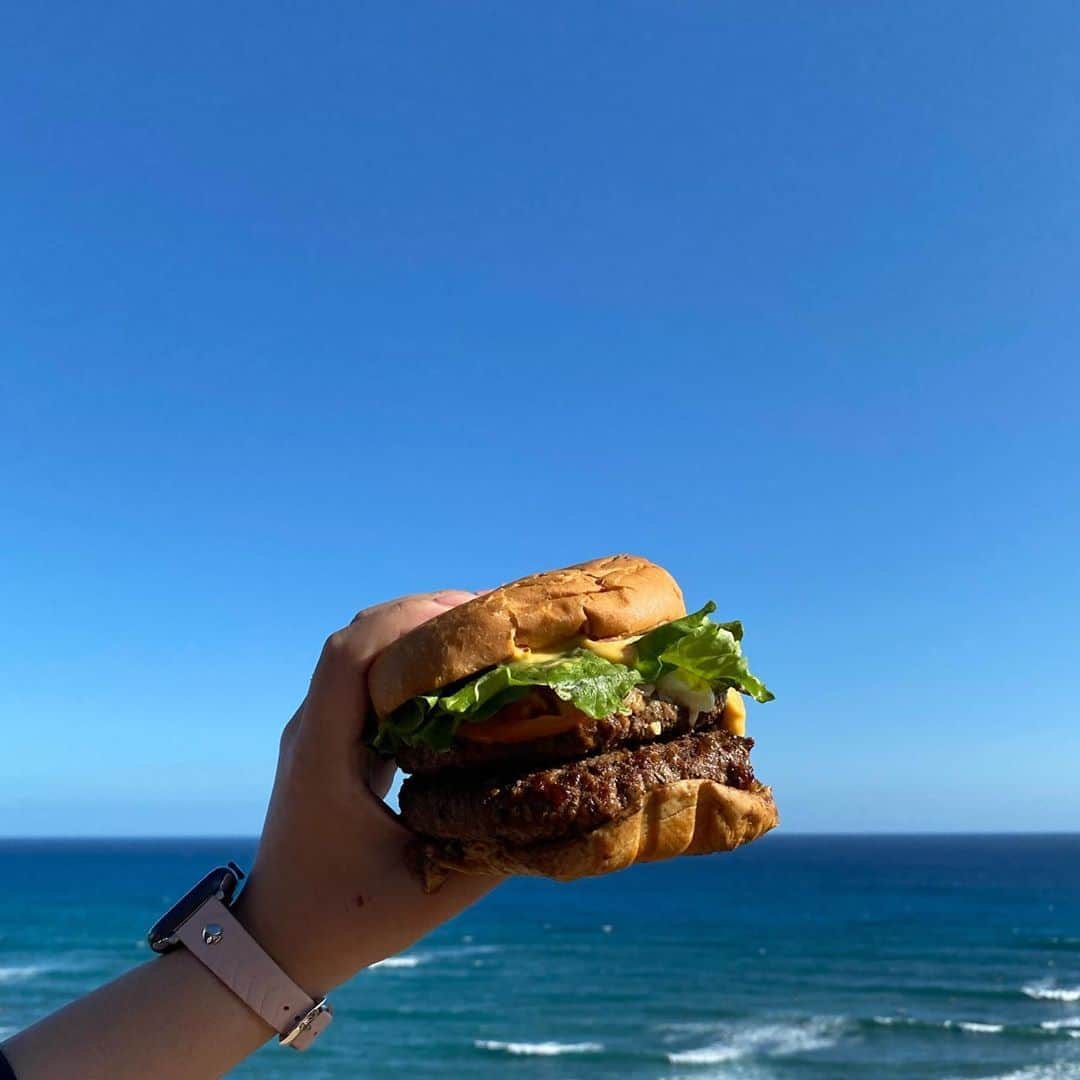 工藤まやさんのインスタグラム写真 - (工藤まやInstagram)「🍔🥰 #hawaii#teddysbiggerburgers#biggest」2月23日 14時28分 - mayahawaii325