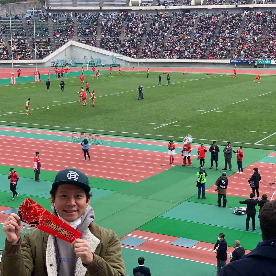 渡部建のインスタグラム：「名門同士のビッグマッチ。5戦全勝の神戸製鋼が、4勝の東芝！ #ラグビー観戦 #トップリーグ #東芝ブレイブルーパス #神戸製鋼コベルコスティーラーズ #ダンカーター」
